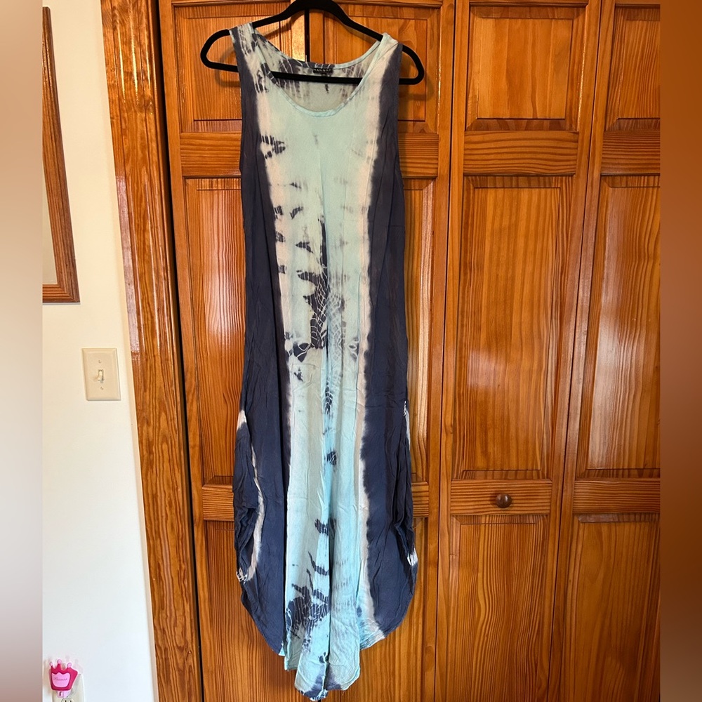 Hannah Women’s swim coverup, size XL blue tie dyed